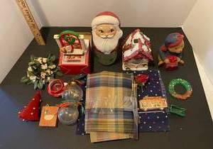 lot 137 image: Christmas Items