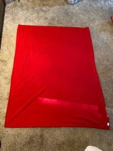 lot 162 image: Red blankets