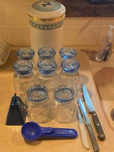lot 211 image: Glasses, canister, knives