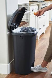 lot 17183 image: Rubbermaid Classic Step-On Lid Trash Can for Home, Kitchen, and Bathroom Garbage, 13 Gallon, Black