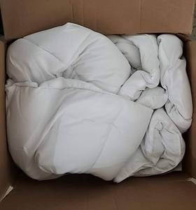 lot 17272 image: Utopia Bedding Comforter Duvet Insert - Quilted Comforter with Corner Tabs - Box Stitched Down Alternative Comforter (Full, White)