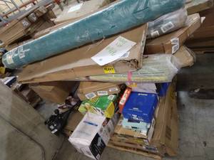 lot 4696 image: Miscellaneous Pallet rugs, headphones Miscellaneous boxes(Sold As Is)