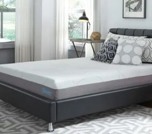 lot 63496 image: King Size Slumber Solutions 10-in. Gel Memory Foam Mattress