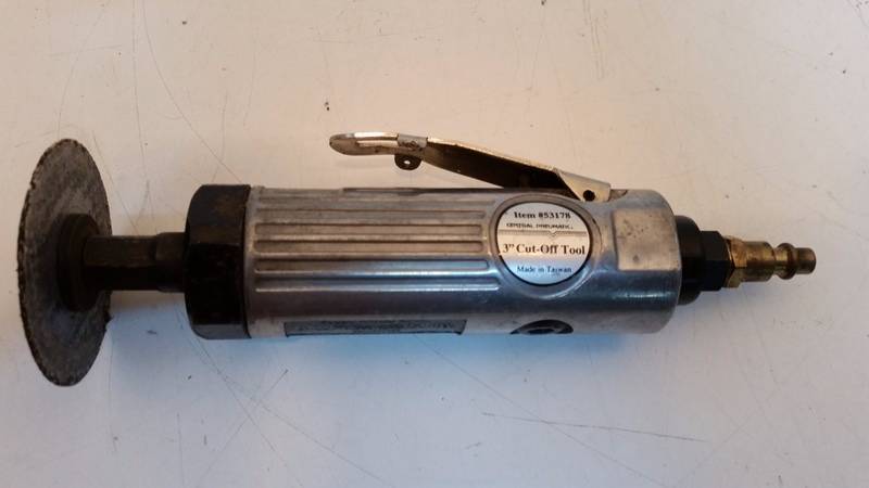 lot 1044 image: 3 Cut Off Tool