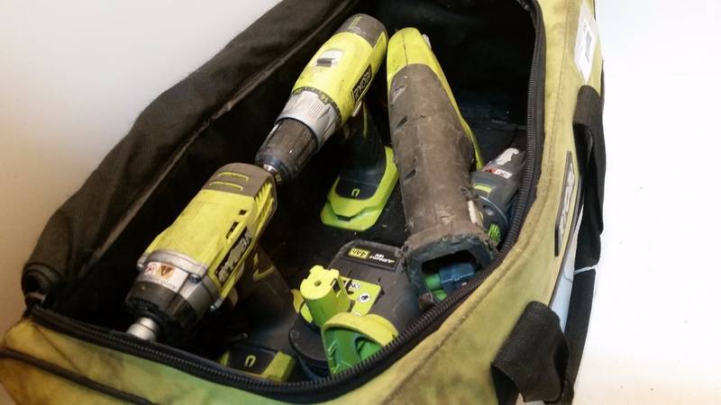 lot 1053 image: Ryobi Tool Set