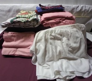 lot 152 image: Assorted Pillowcases, Twin Sheets and a Daybed Dust Ruffle