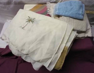 lot 153 image: Twin Sheet Set, Palm Tree Shower Curtain and misc Towels and Washcloths