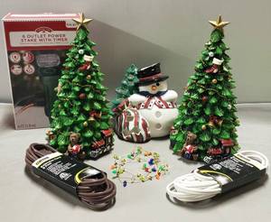 lot 171 image: Multiple Holiday Dcor, Including 2-9 Ft. Extension Cords & 6 Outlet Power Stake WTimer