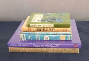 lot 196 image: Assorted Books