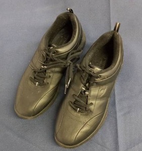 lot 205 image: Mens Tennis Shoes, Easy Spirit Size 9