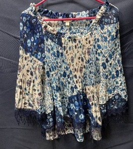 lot 209 image: Ladies Blouse Size Lg