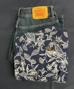 lot 210 image: Womens Size L Levis Shorts, Womens Size 14 Stretch Pants