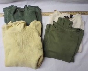 lot 305 image: Womens Size XL Sweaters and Shirts