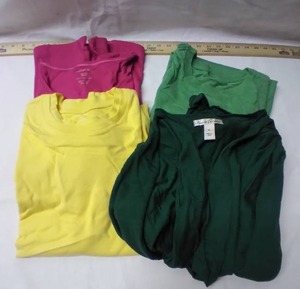 lot 309 image: 3 Ladies Tshirts and Green Long Sleeve Cardigan