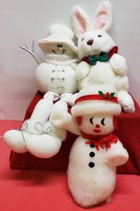 lot 16 image: Stuffed Seasonal Decor #2