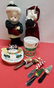 lot 30 image: Holiday Dcor #7