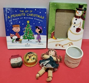 lot 31 image: Holiday Dcor #8