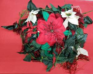 lot 39 image: Holiday Garland For Stairways or Fireplaces