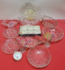 lot 40 image: Crystal & Glass Decor, Including Studio Nova, Salt Dip Cellars & Flowers WHumming Birds