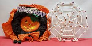 lot 46 image: Lighted Halloween Wreaths