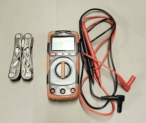 lot 68 image: Southwire, Autographing Multimeter & Gerber Multi Tool