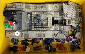 lot 104 image: Lego Lot #3