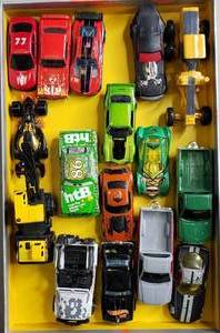 lot 106 image: Ertl, Hot wheels & Matchbox Cars Collector Cars