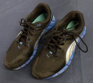 lot 217 image: Puma Tennis Shoes Size 9 2 Softballs in Knit Bag and Ball Bucket