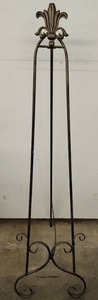 lot 4 image: Large Picture Stand (61 Inches Tall)