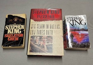 lot 355 image: Steven King Book Lot 1#