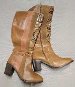 lot 357 image: Size 7 Womens Leather and Suede Boots