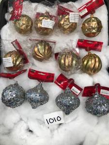 lot 1010 image: Mixed Lot of 12 Christmas Ornaments glitter balls gold silver plastic