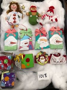 lot 1018 image: Mixed Lot of 12 Christmas Ornaments gift Santa purse angel snowman