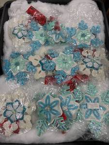 lot 1021 image: Mixed Lot of 12 Snowflake Christmas Ornaments