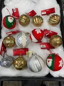 lot 1026 image: Mixed Lot of 12 Round Christmas Ornaments