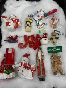 lot 1038 image: Mixed Lot of 12 Christmas Ornaments
