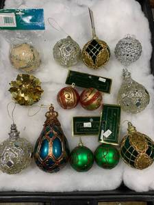 lot 1041 image: Mixed Lot of 13 Round Christmas Ornaments