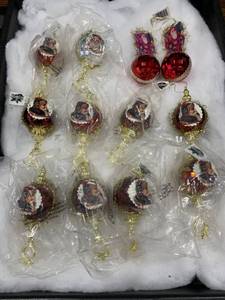 lot 1043 image: Mixed Lot of 12 Round Santa Christmas Ornaments