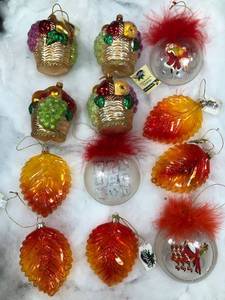 lot 1050 image: Mixed lot of 12 Christmas Ornaments Fall Orange