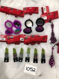 lot 1052 image: Mixed lot of 12 Christmas Ornaments Make Up