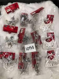 lot 1053 image: Mixed lot of 12 Christmas Ornaments Silver Glitter