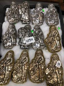lot 1054 image: Mixed lot of 12 Christmas Ornaments Gold and Silver