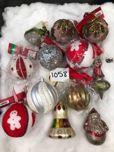 lot 1058 image: Mixed lot of 12 Christmas Ornaments