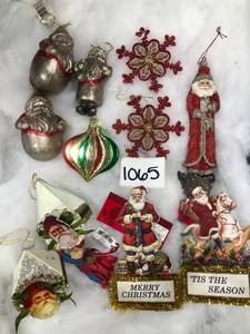 lot 1065 image: Mixed lot of 12 Christmas Ornaments