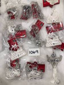 lot 1069 image: Mixed lot of 12 Christmas Ornaments