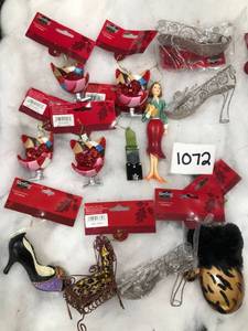 lot 1072 image: Mixed lot of 12 Christmas Ornaments