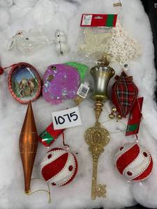 lot 1075 image: Mixed Lot of 12 Christmas Ornaments