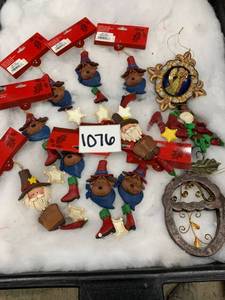 lot 1076 image: Mixed Lot of 12 Christmas Ornaments