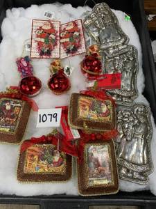 lot 1079 image: Mixed Lot of 12 Santa Christmas Ornaments