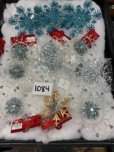 lot 1084 image: Mixed Lot of 12 Snowflake Christmas Ornaments